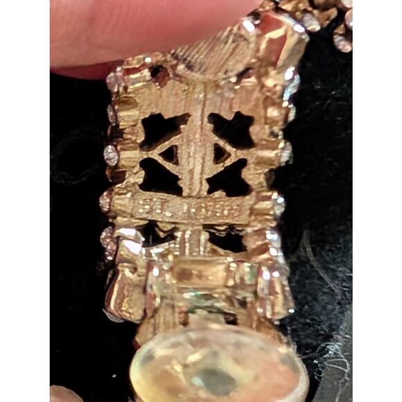 St. John Vintage Elegant Gold Tone Clip-On Rhinestone Earrings Rhinestones - Picture 8 of 9